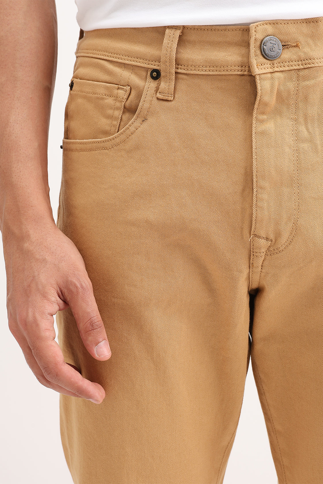 REGULAR FIT COLORED JEANS