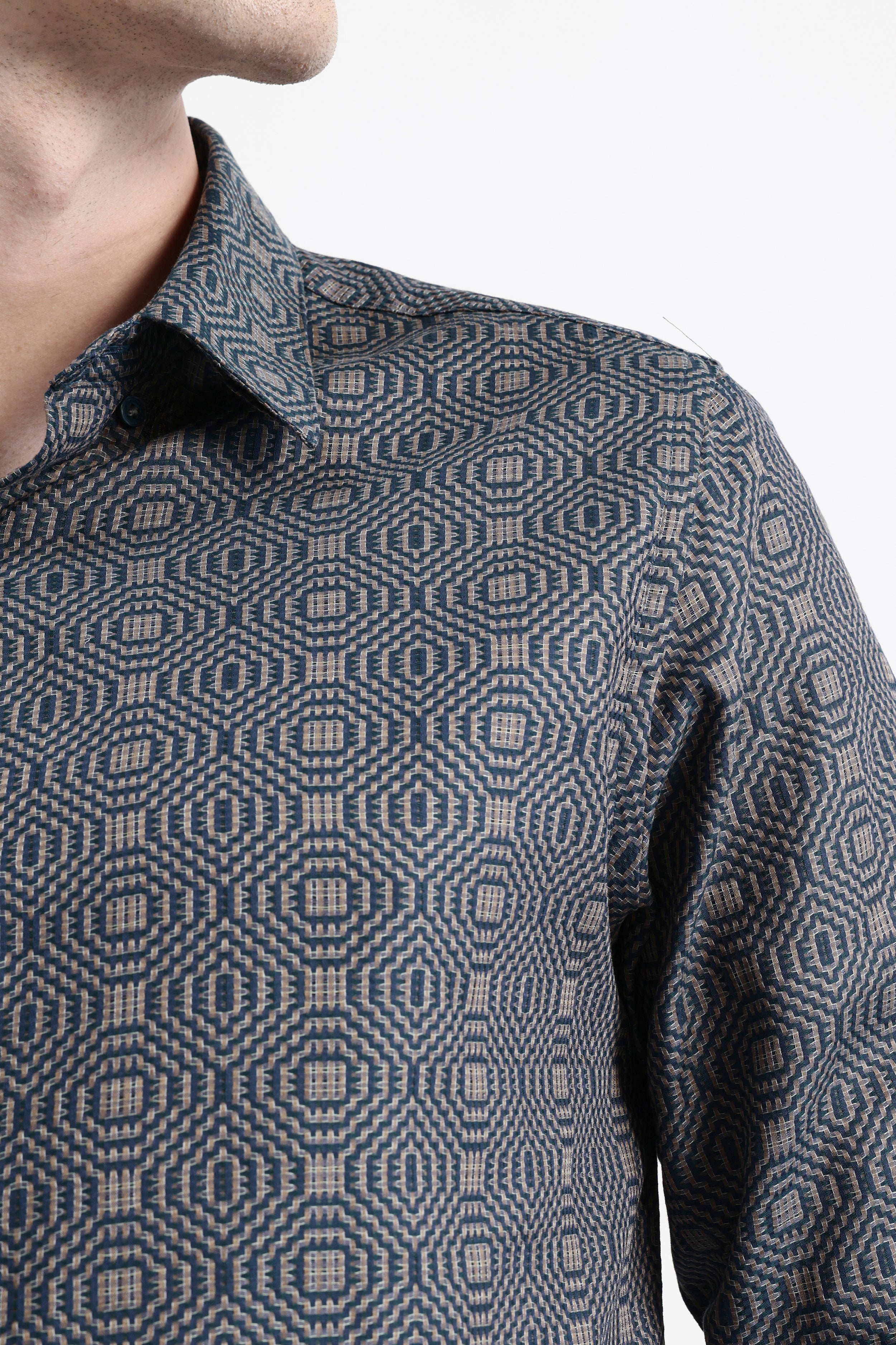 GEOMETRIC JACQUARD SHIRT