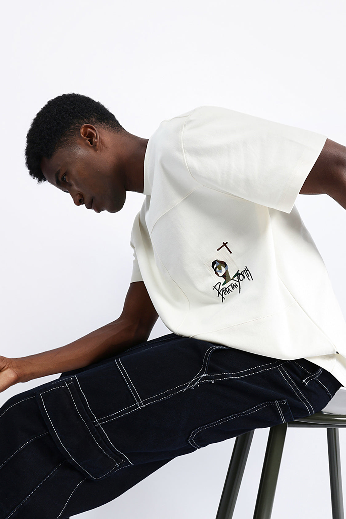 PATCH EMBROIDERED OVERSIZED TEE