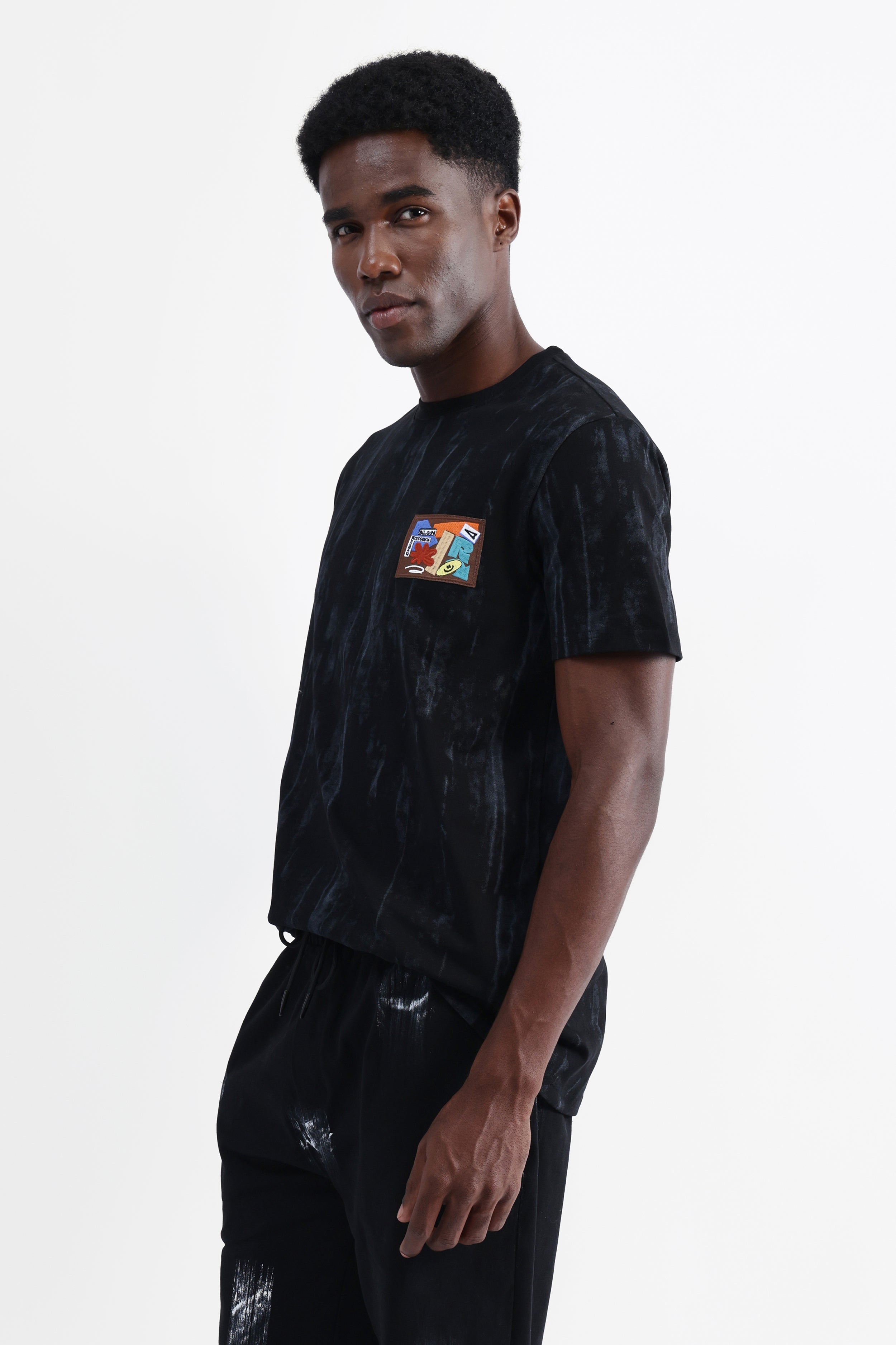 EMBROIDERED OVERSIZED T-SHIRT