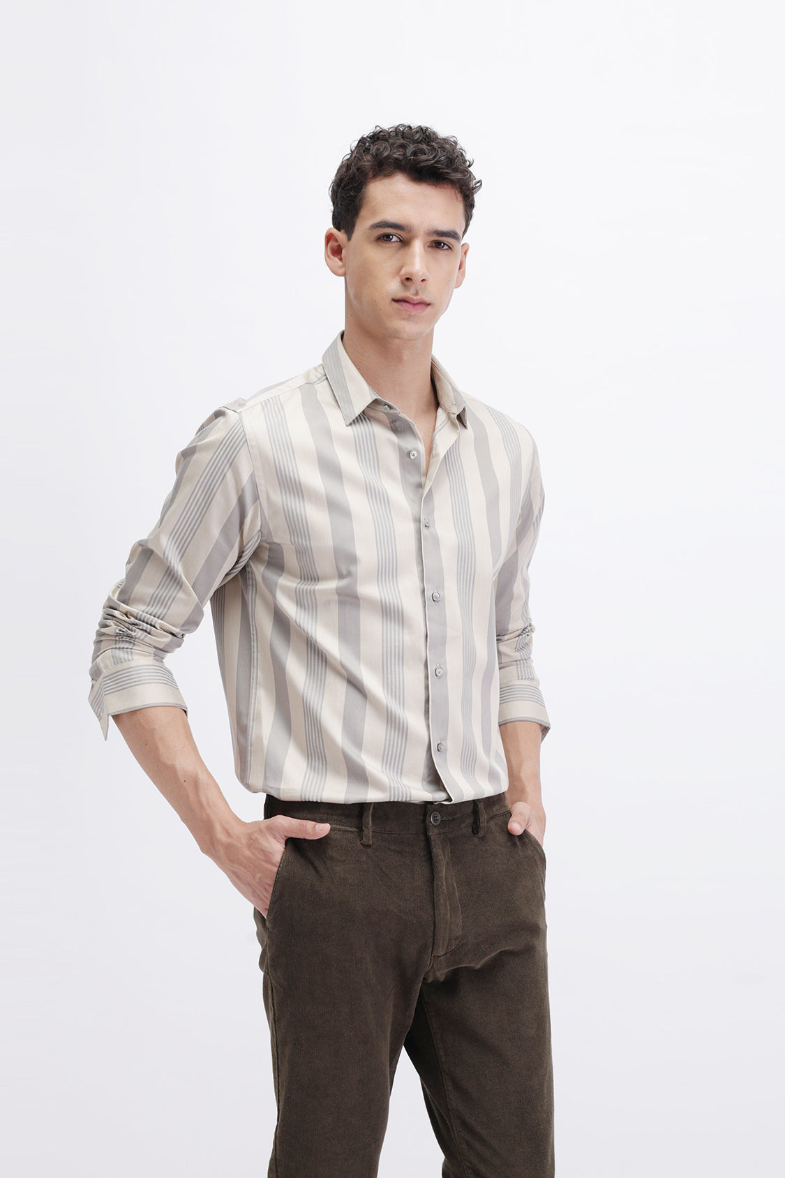 FULL SLEEVES VERTICAL STRIPED SHIRT