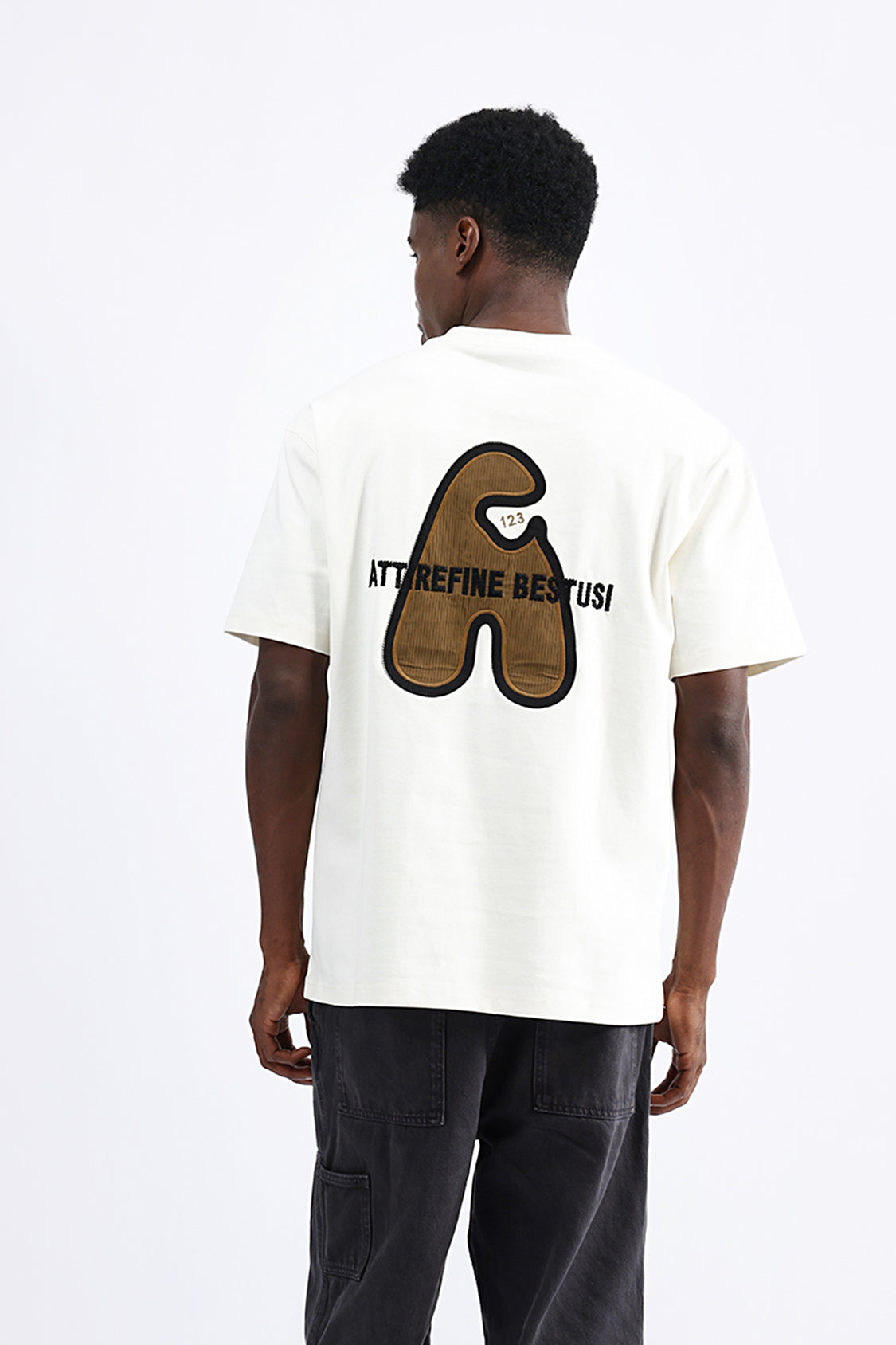 EMBROIDERED OVERSIZED TEE