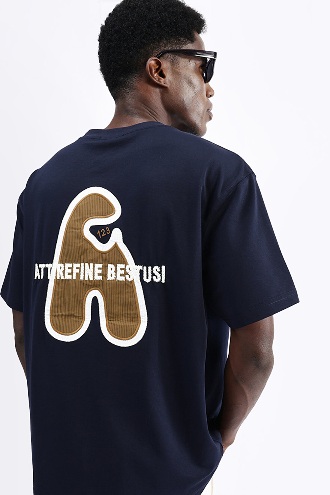 EMBROIDERED OVERSIZED TEE