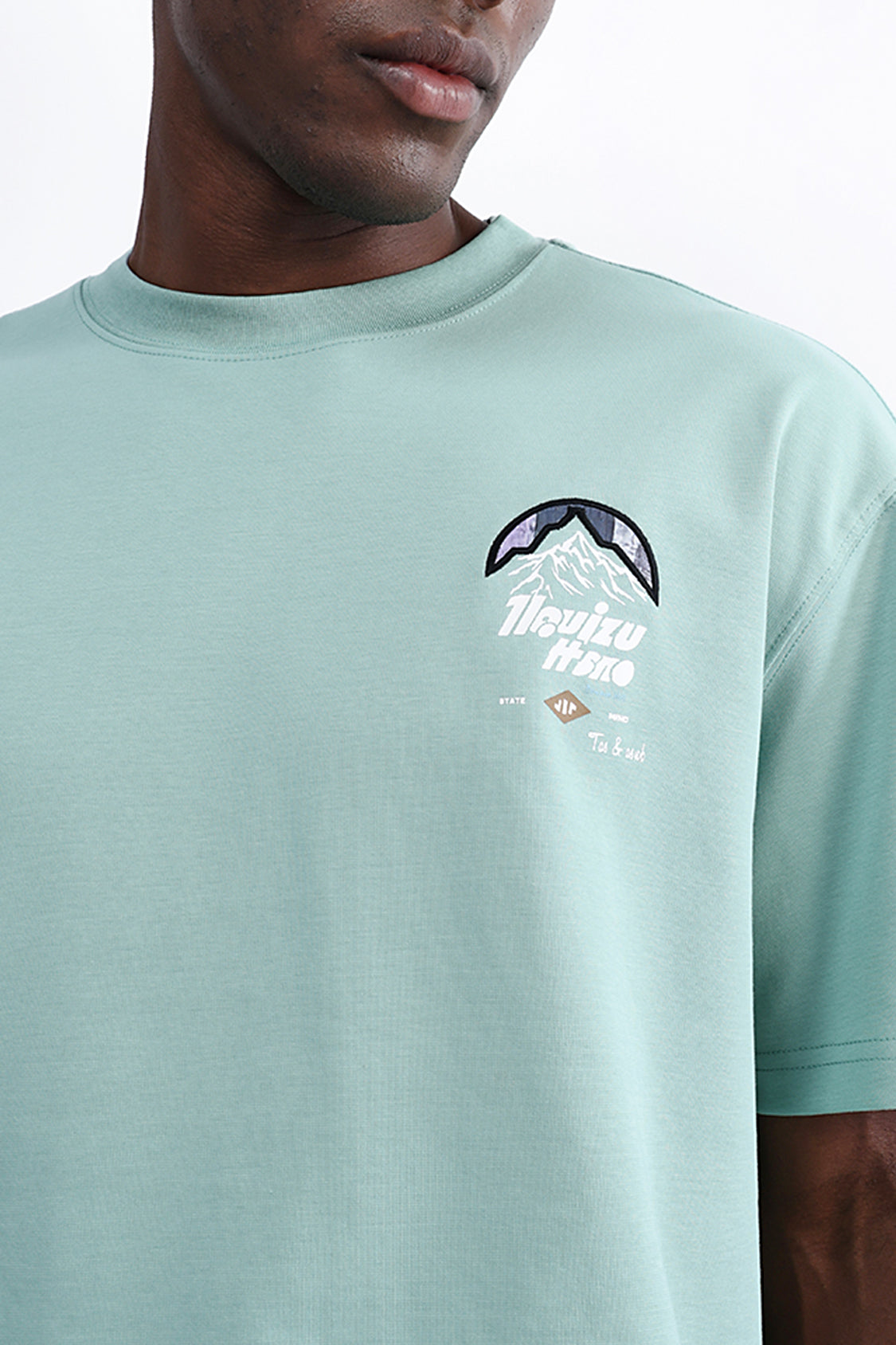 GRAPHIC PRINT OVERSIZED TEE