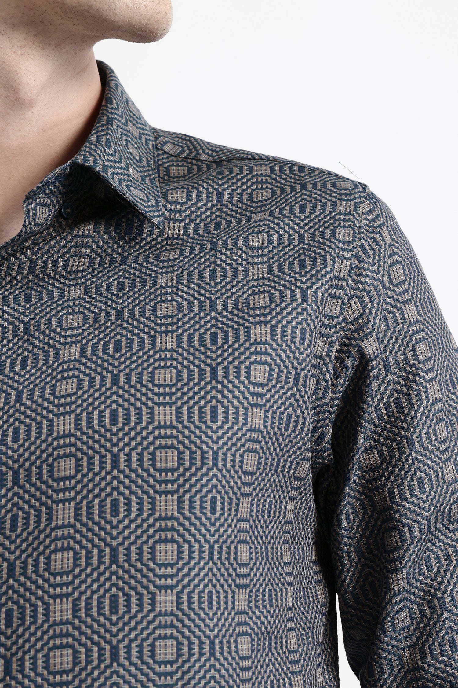 GEOMETRIC JACQUARD SHIRT