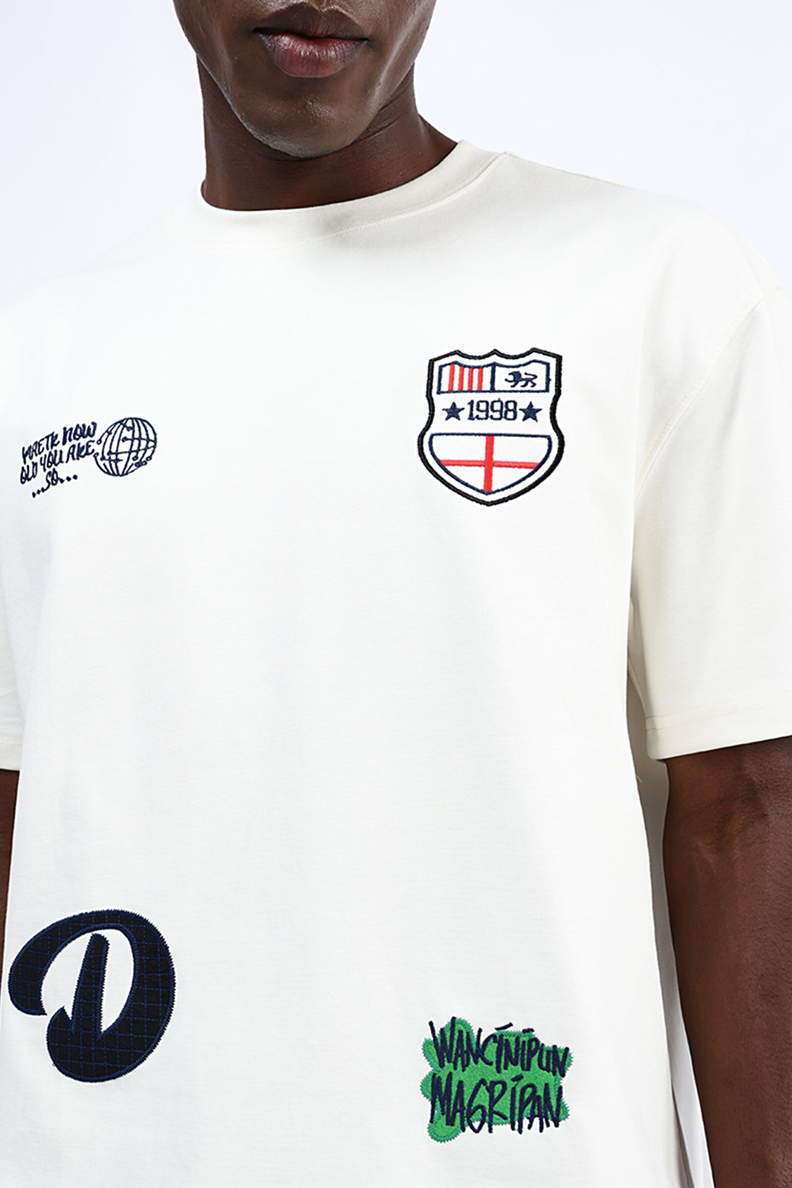 PATCH EMBROIDERED OVERSIZED TEE