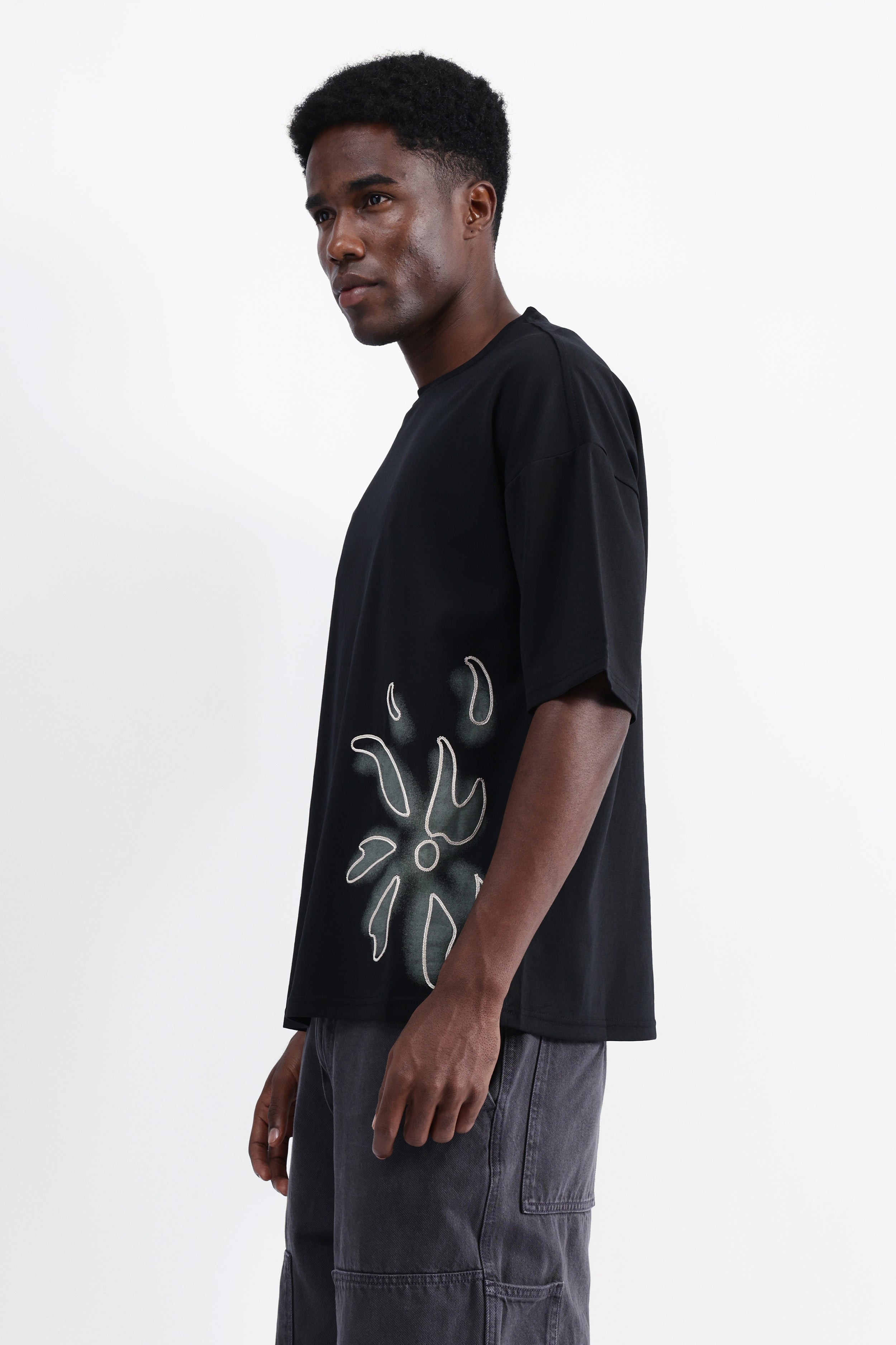 EMBROIDERED OVERSIZED T-SHIRT