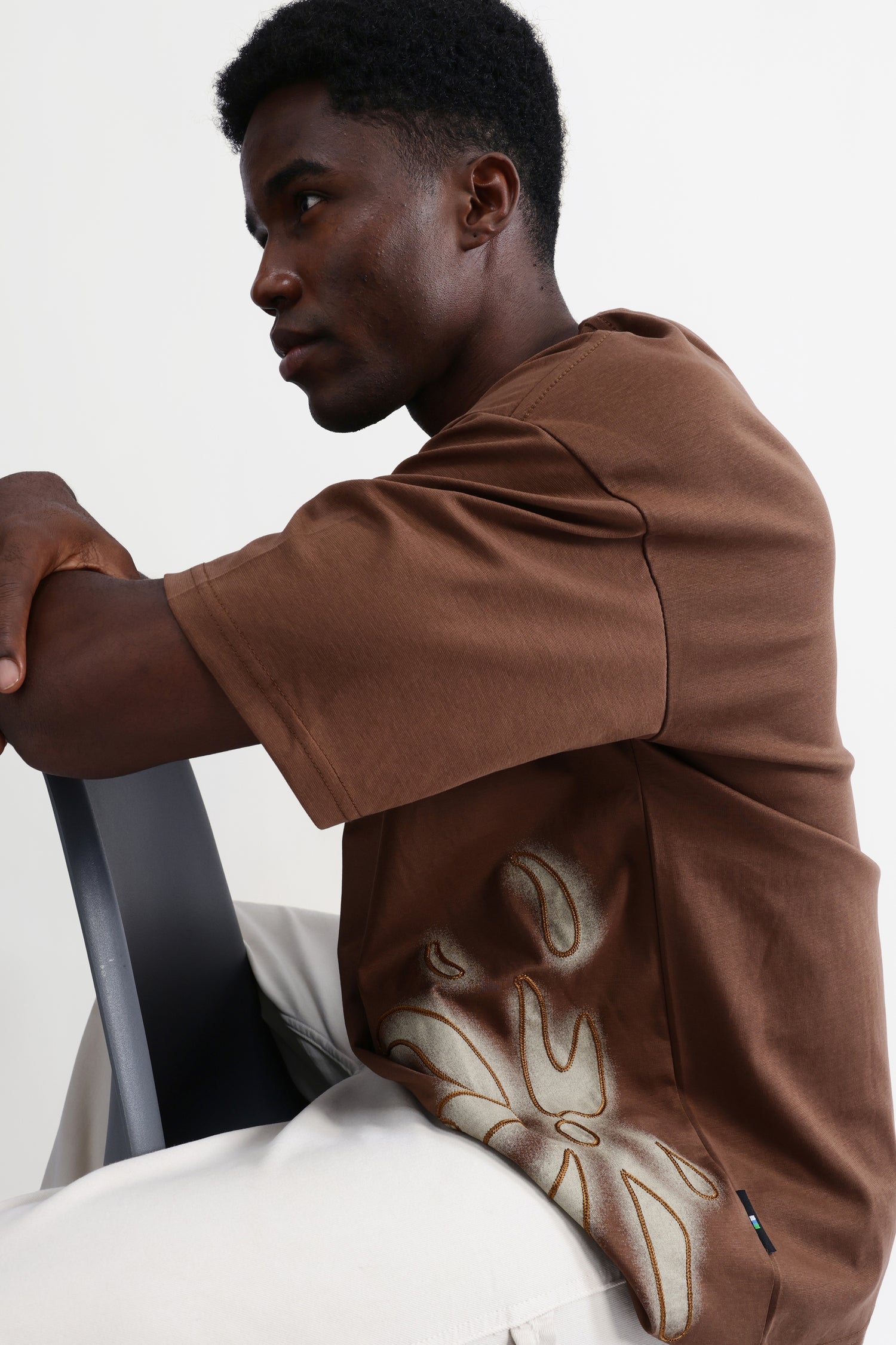 EMBROIDERED OVERSIZED T-SHIRT