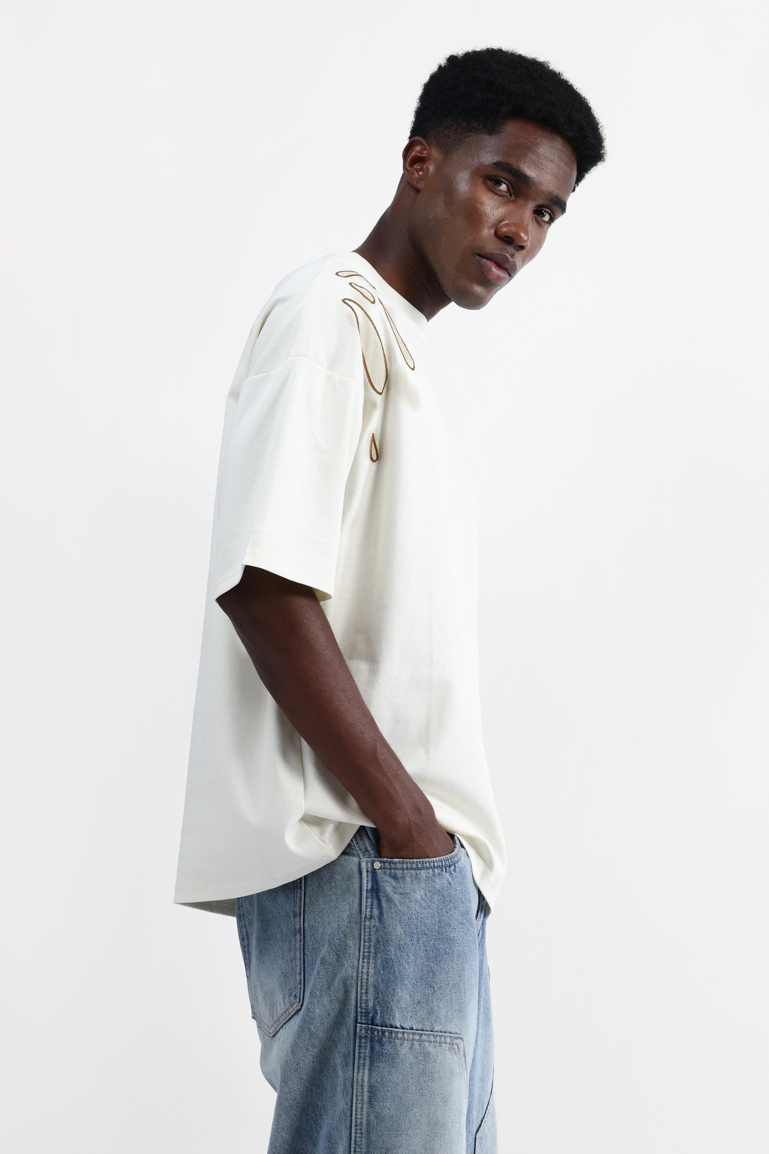 EMBROIDERED OVERSIZED T-SHIRT
