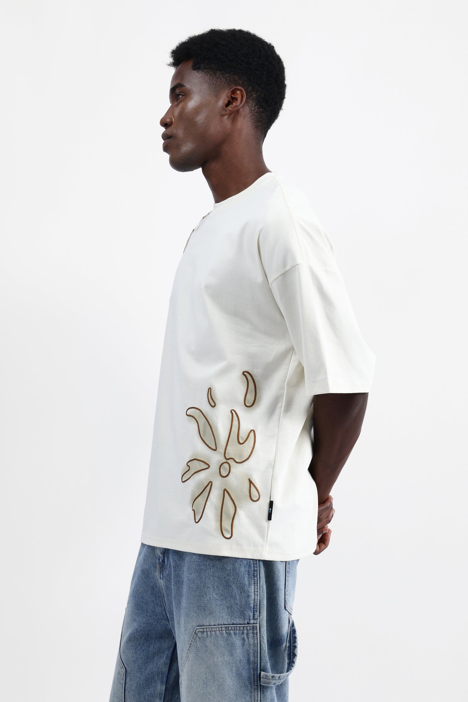 EMBROIDERED OVERSIZED T-SHIRT