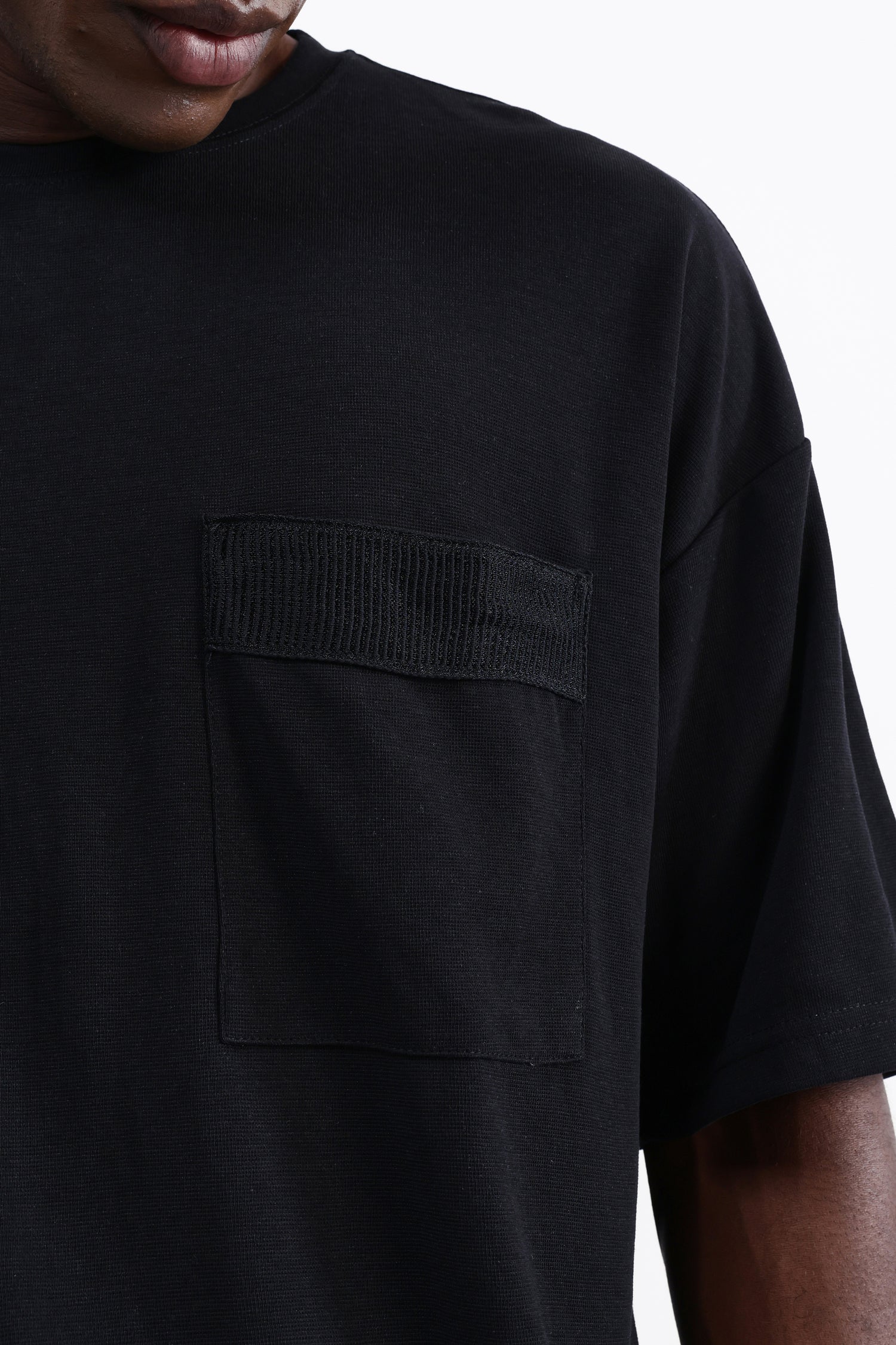 PATCH POCKET OVERSIZED T-SHIRT