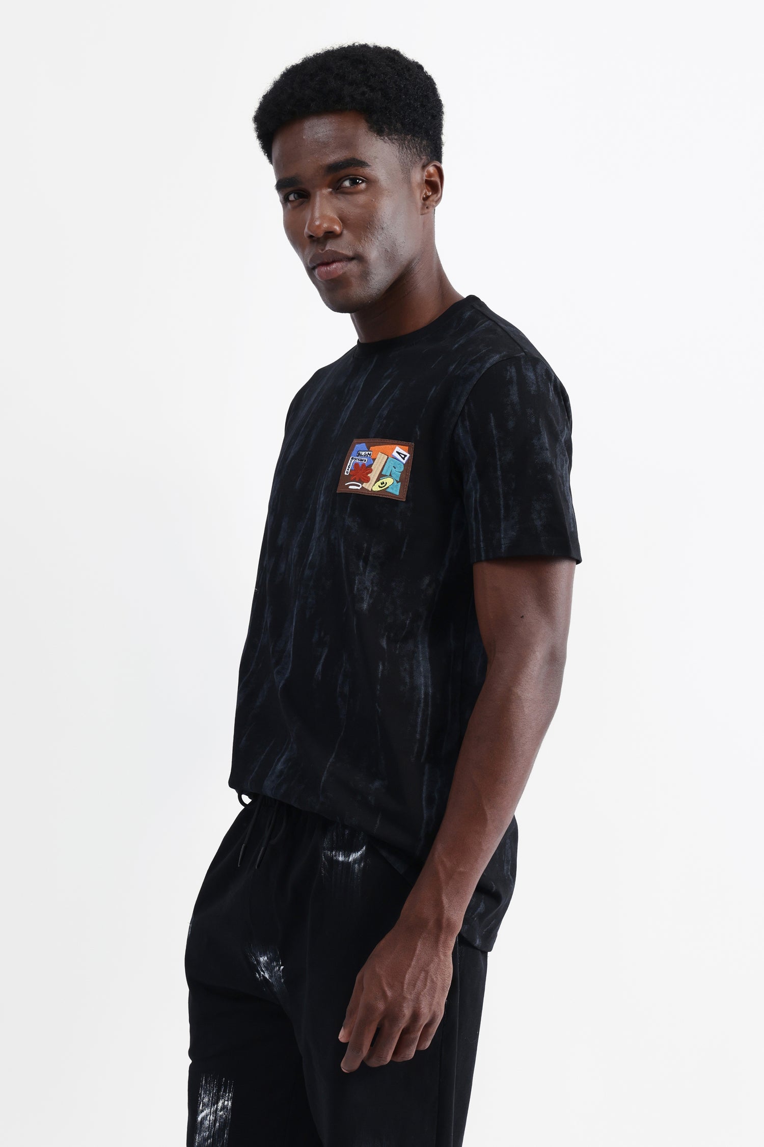 EMBROIDERED OVERSIZED T-SHIRT