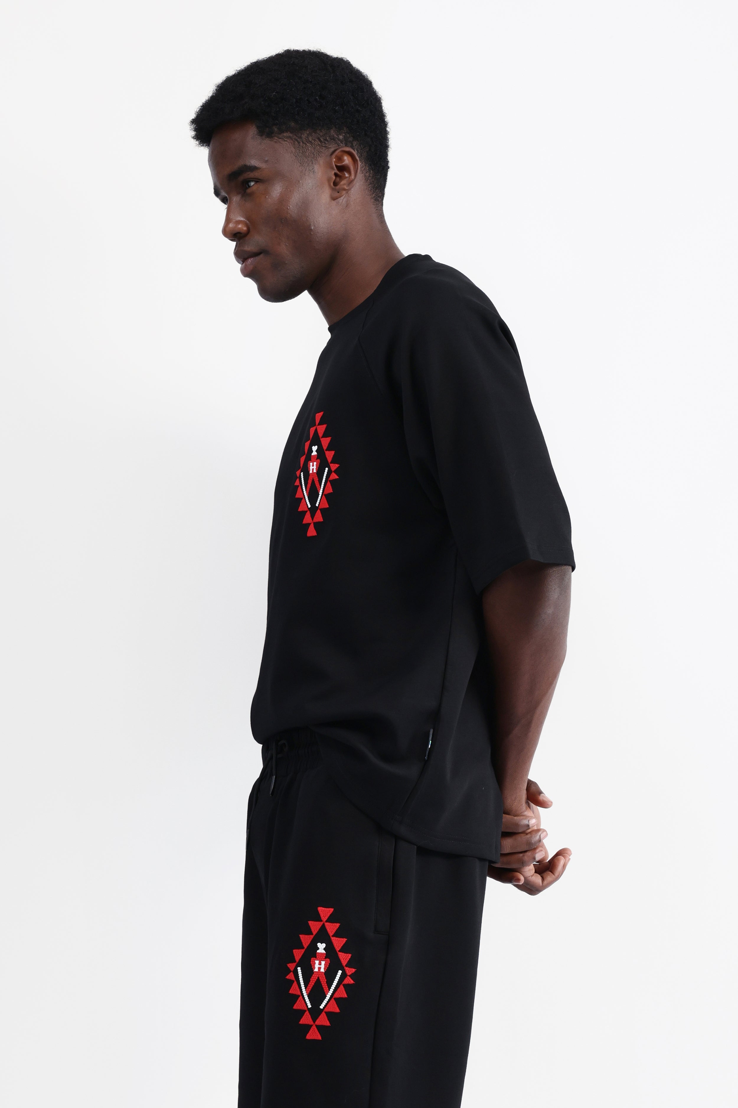 EMBROIDERED OVERSIZED T-SHIRT