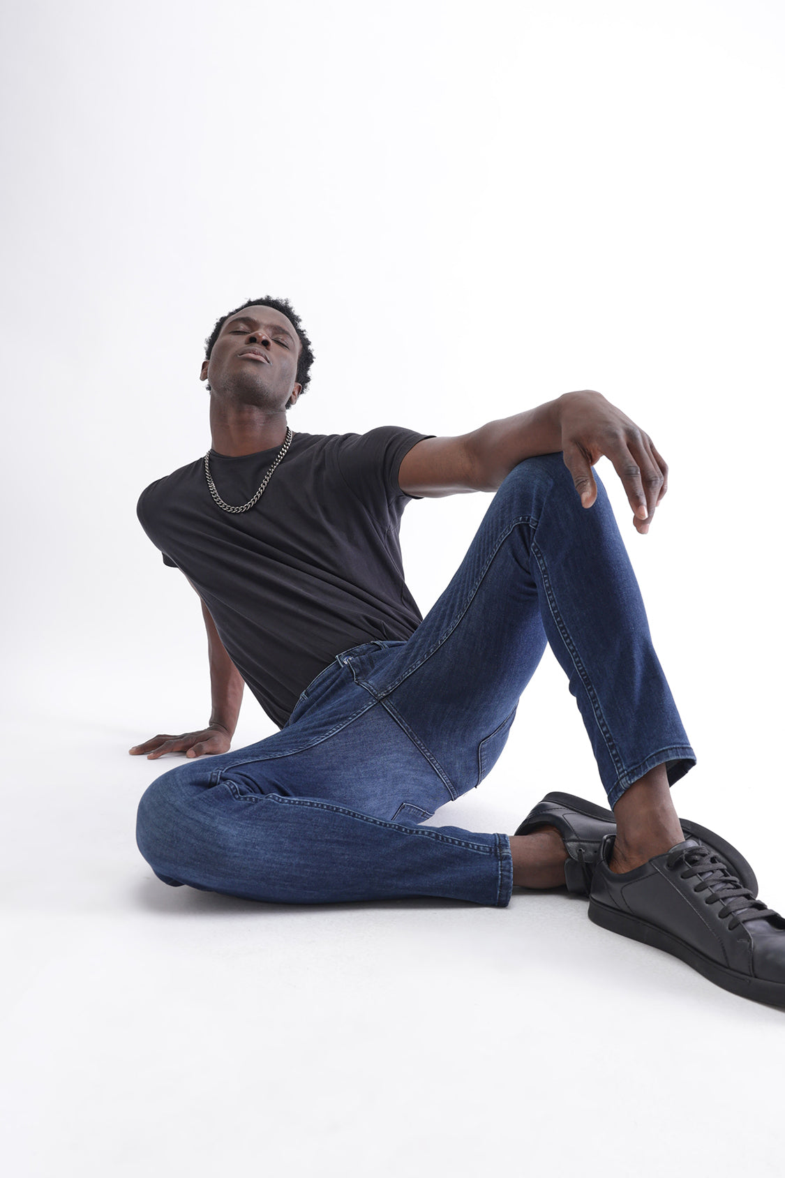 Men Slim Mid Rise Blue Jeans