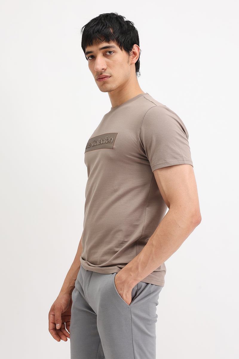 EMBOSSED PRINT T-SHIRT