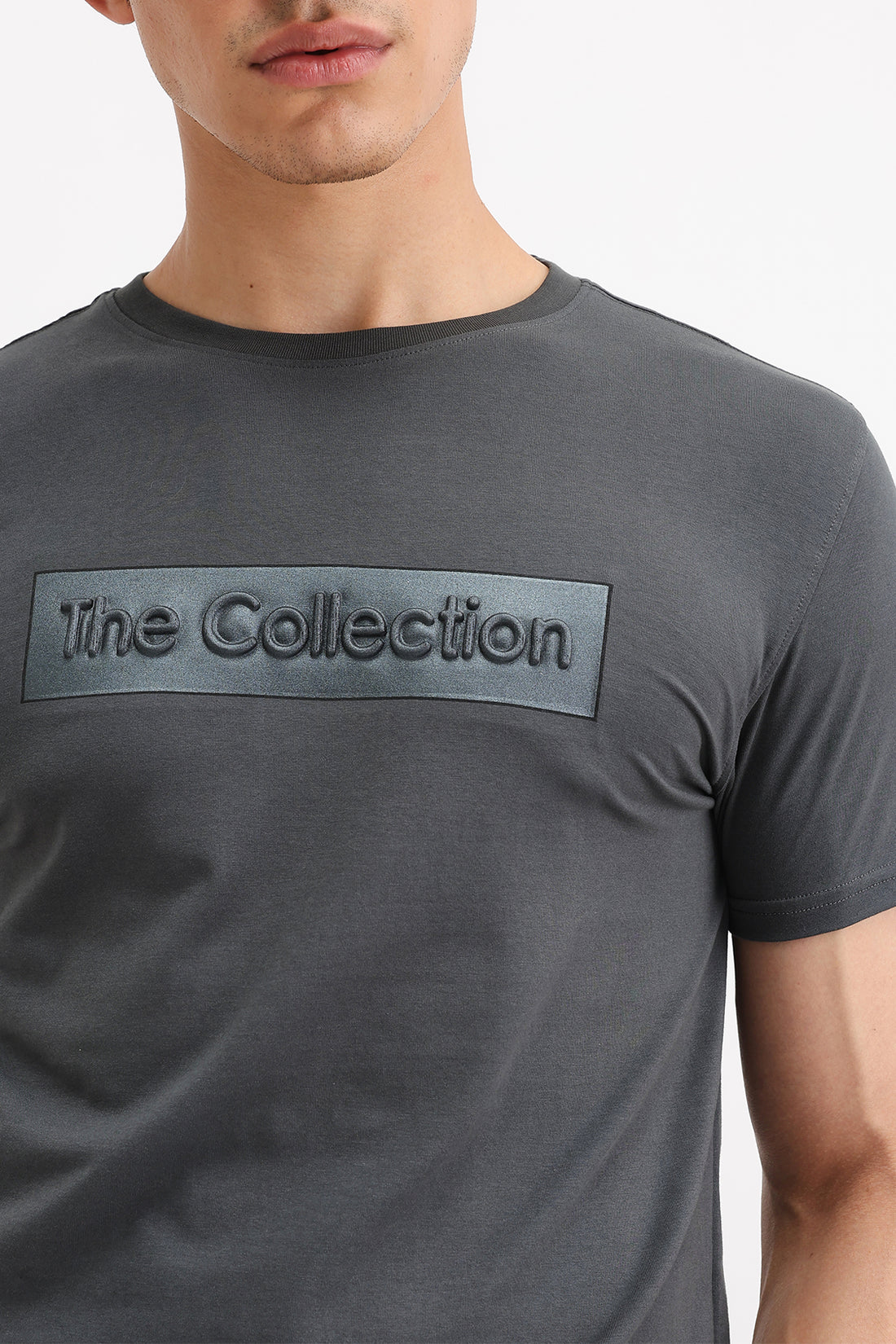 EMBOSSED PRINT T-SHIRT