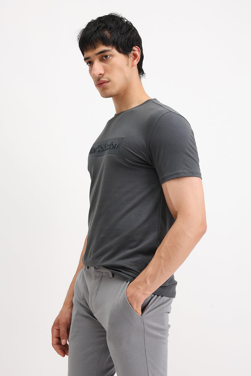 EMBOSSED PRINT T-SHIRT